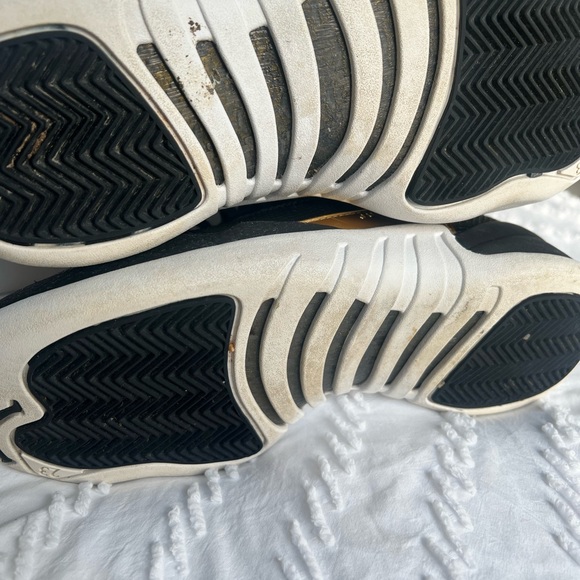 Women’s Air Jordon 12 Retro size 7 - Picture 11 of 16